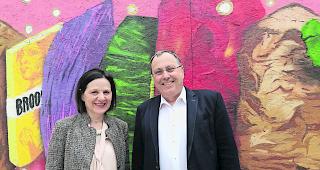 Ziele f&uuml;r die Zukunft. Kulturdirektorin Esther Waeber-Kalbermatten mit dem Chef der Dienststelle f&uuml;r Kultur, Jacques Cordonier. 