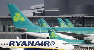 Ein Flugzeug der Airline Ryanair musste in Frankfurt zwischenlanden (Archivbild). 