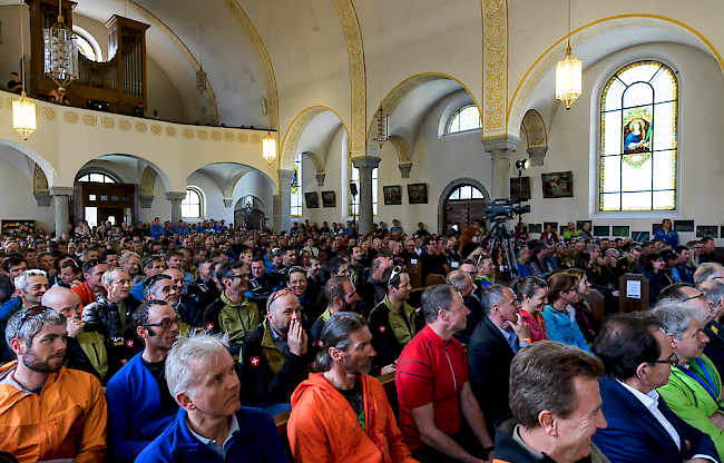 Vor dem Start zur Patrouille des Glaciers sind die Teilnehmer am Dienstagnachmittag zu einer Messe in Zermatt eingeladen worden.