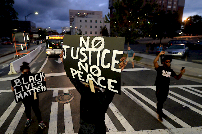 Fälle von tödlichen Polizei-Einsätzen gegen Schwarze lösen seit Jahren in den USA immer wieder heftige Proteste bis hin zu Krawallen aus.