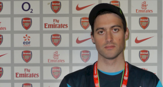 Thierry Hischier, Spieler des FC Visp II in einem Shirt von Arsenal London.