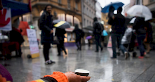 Statistik. 7,5 Prozent der Schweizer Wohnbev&ouml;lkerung sind derzeit von Armut betroffen. Dies zeigen Zahlen des Nationalen Programms gegen Armut.