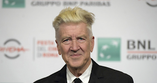 David Lynch hat Zeichnungen rund um das Werk Fellinis geschaffen.