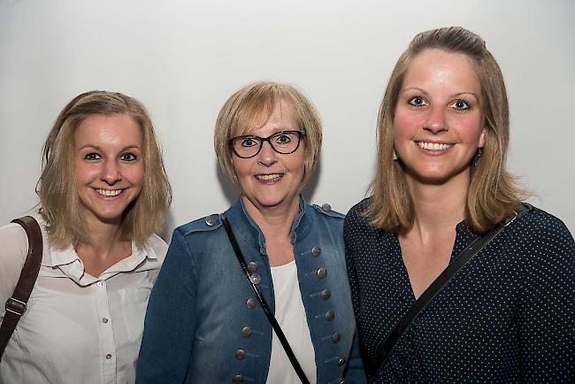 Stefanie (26), Edith (58) und Denise Zeiter (32), Brig-Glis.