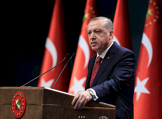 Entscheid. Eigentlich sollten die Parlaments- und Präsidentschaftswahlen in der Türkei erst im November 2019 stattfinden. Jetzt hat Staatschef Erdogan angekündigt, die Wahlen auf den 24. Juni vorzuziehen.
