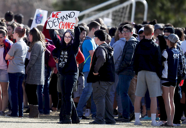 «Genug ist genug». Morgen Freitag wollen in den USA im Rahmen des «National School Walkout» wiederum Tausende von Schülern gegen die lockeren Waffengesetze demonstrieren.