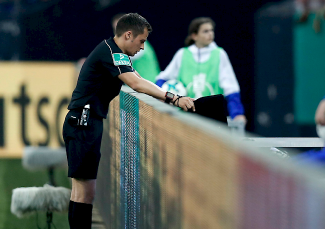 Transparenz. Kommt an der Fussball-WM in Russland der Videobeweis zum Einsatz, soll dieser mit Grafiken und Wiederholungen auf den riesigen Bildschirmen in den Stadien erklärt werden.