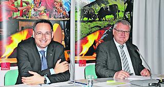 Gut unterwegs. Thomas Egger, Pr&auml;sident der Sortenorganisation Raclette du Valais AOP (links), und Gesch&auml;ftsf&uuml;hrer Urs Guntern sind mit dem Gesch&auml;ftsjahr 2017 sichtlich zufrieden.  
