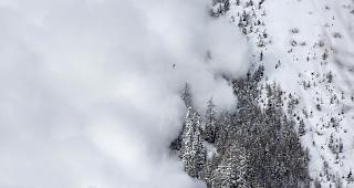 Lawinen stellen ein t&ouml;dliches Risiko f&uuml;r Schneesportler dar.