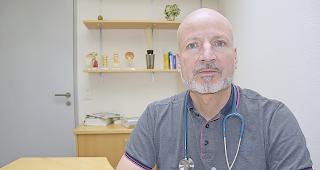 Der Zermatter Arzt Dieter Stoessel und seine Berufskollegen fordern eine l&uuml;ckenlose Erreichbarkeit Zermatts via Strasse.