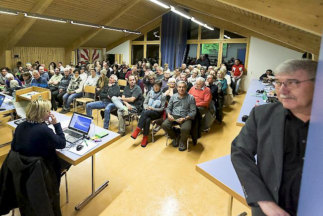 Tür weit offen. Gemeindepräsident Beat Jost, hier an der denkwürdigen Urversammlung im vergangenen November.