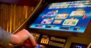 Die durchschnittlichen Schulden der Spielenden, welche sich beraten lassen, betragen 275 000 Franken.