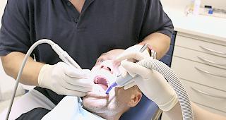 Gibt es bald regelm&auml;ssige Zahnarztbehandlungen im Altersheim?