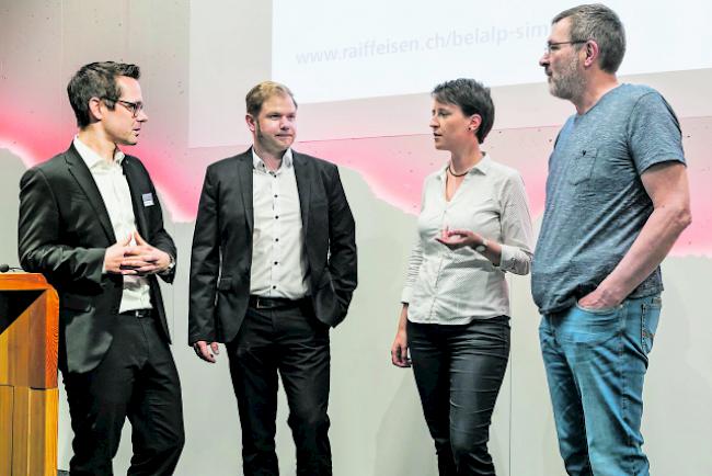 Wo und wie sparen? Sebastian Imoberdorf, Martin Oehme, Patrizia Imhof und Carlo Mathieu (von links) informierten. 