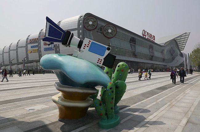 Gigantisch. Die neue Filmstadt in der ostchinesischen Stadt Qingdao ist so gross wie 500 Fussballfelder.