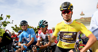 Triumph. Der Gesamtsieger der 72. Tour de Romandie heisst Primoz Roglic.
