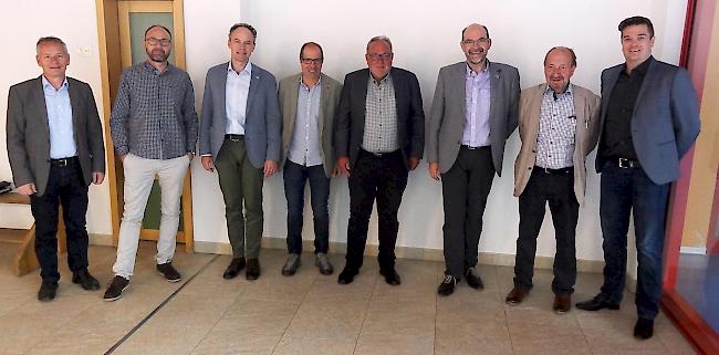 Der Verwaltungsrat sowie die Geschäfts- und Betriebsführung der KW Ackersand I AG v.l.n.r.: Konrad Burgener, Diego Pfammatter, Urs Hildbrand, Urban Andenmatten, Bruno Andenmatten (Präsident), Michel Schwery (Vizepräsident), Markus Noti und Rolf Schröter. Es fehlen Egon Furrer und Jürgen Brigger.