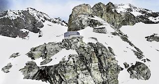 Die neue Rothornh&uuml;tte wird unterhalb des alten Geb&auml;udes gebaut.