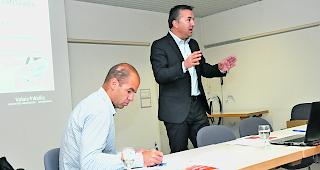 Unter Druck. Pr&auml;sident Berno Stoffel (rechts) und Vizepr&auml;sident Didier D&eacute;fago wollen f&uuml;r die Walliser Bergbahnen die richtigen Weichen stellen. Das neue Bergbahngesetz ist dabei essenziell. 