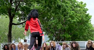 Die T&auml;nzerinnen von A+O zeigten auch Elemente aus Michael Jacksons Thriller.