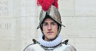 Vereidigt. Die neuen Oberwalliser Gardisten Marc Schmid ... 