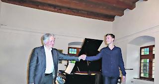 Premieren-Freude. Sie er&ouml;ffneten das neue Briger &laquo;Rhonefestival f&uuml;r Liedkunst&raquo;: Pianist Hartmut H&ouml;ll (links) und Bariton &Auml;neas Humm.
