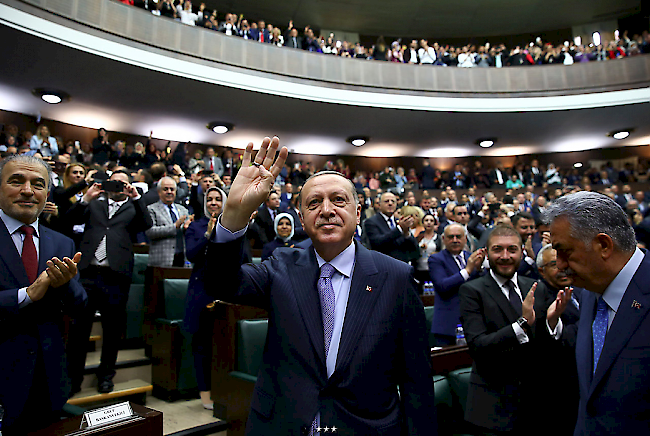 Drohung. Nach den Parlaments- und Präsidentschaftswahlen vom kommenden 24. Juni will der türkische Präsident Recep Tayyip weitere Militäroffensiven jenseits der Grenzen seines Landes ausführen.