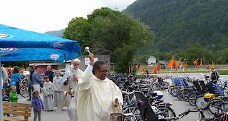 Eindr&uuml;cklich pr&auml;sentierte sich der Fuhrpark von Tandem 91 an der Segnung.