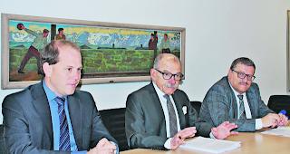 Im gr&uuml;nen Bereich. Finanzverwalter Marco Summermatter, Stadtpr&auml;sident Louis Ursprung und Stadtschreiber Eduard Brogli (von links) attestieren der Stadtgemeinde Brig-Glis kerngesunde Finanzen. 