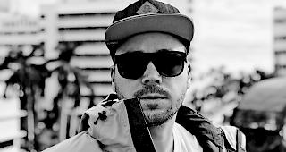 Walliserdeutsch. Eines ist bei Bzar &uuml;ber die Jahre immer gleich geblieben: Gerappt wird auf Walliserdeutsch.  