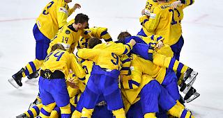 Krimi. Die Schweiz hat den ersten WM-Titel im Eishockey knapp verpasst. Das Team von Trainer Patrick Fischer verlor den Final gegen Schweden trotz zweimaliger F&uuml;hrung 2:3 nach Penaltyschiessen.