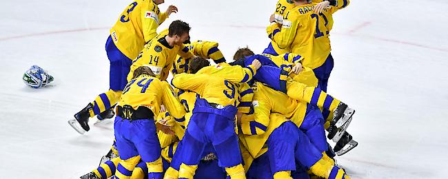 Krimi. Die Schweiz hat den ersten WM-Titel im Eishockey knapp verpasst. Das Team von Trainer Patrick Fischer verlor den Final gegen Schweden trotz zweimaliger Führung 2:3 nach Penaltyschiessen.