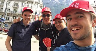 Besuch von Ramon Zenh&auml;usern bei der Flyer-Aktion am Briger Bahnhof