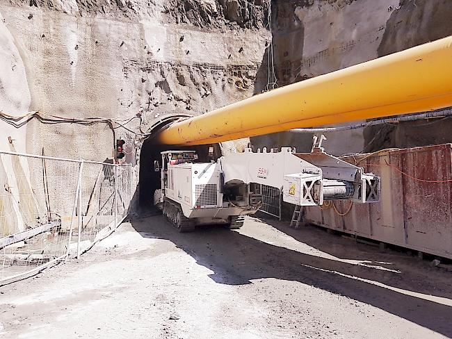 Bau des Kraftwerks Gere in Oberwald: Bis zum gegenwärtigen Zeitpunkt wurden bereits rund 580 Meter des Kraftwerksstollens (insgesamt 2562 Meter) ausgebrochen.