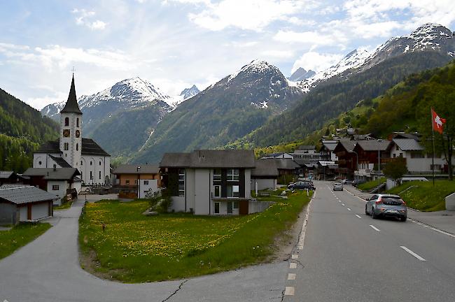 Die Strasse durch das Dorf Kippel wird diesen Sommer saniert.