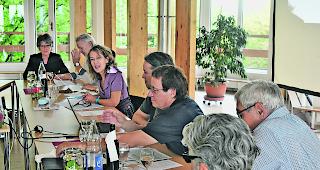 Engagement. Der OKHW-Vorstand mit Pr&auml;sidentin Brunhilde Matter (Dritte von links): Engagiert f&uuml;rs Kinderdorf St. Antonius in Leuk-Stadt.  