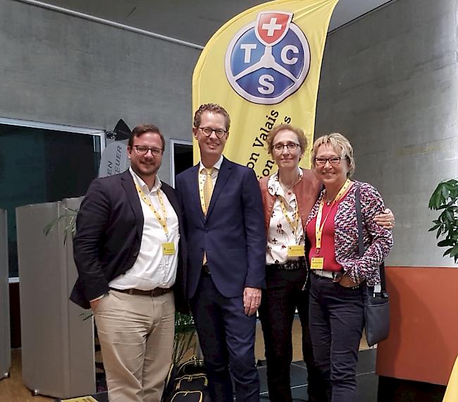 92. GV der Sektion Wallis des TCS (v.l.): Vizepräsident Philipp Matthias Bregy, Simon Fluri, Präsidentin Fabienne Bernard sowie Ruth Bornet.