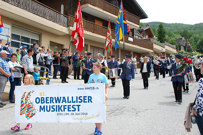 Die Steger beim Einmarsch. Sie sind in 14 Tagen Gastgeber für das Oberwalliser Verbandsfest
