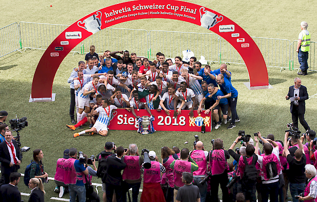Die Spieler des FCZ feiern den Sieg im Schweizer Cup-Final gegen Meister YB.