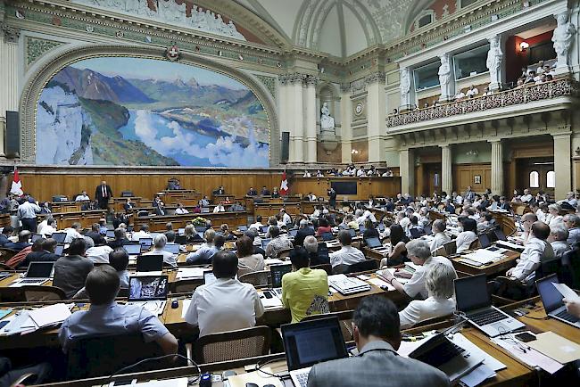 Die Entschädigungen der Parlamentsmitglieder sollen nicht halbiert werden. Das Büro des Nationalrates hat einen Vorstoss mit dieser Forderung verworfen.