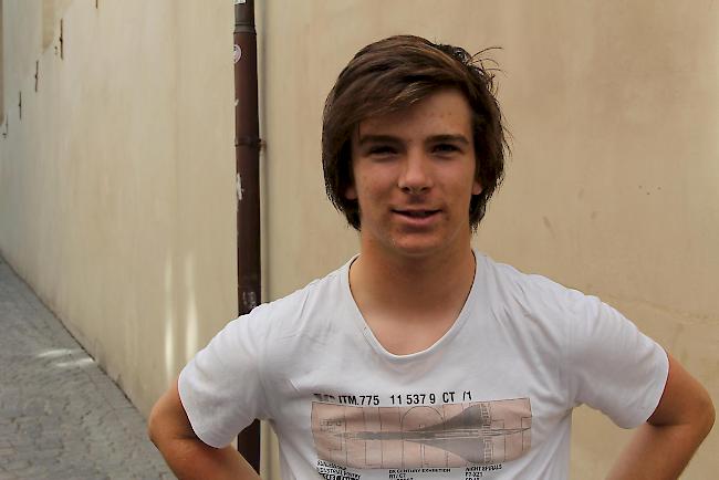 Emric Corthay (16), Le Châble: «Ich fahre selbst Ski und hoffe, dass die Spiele ins Wallis kommen.»
