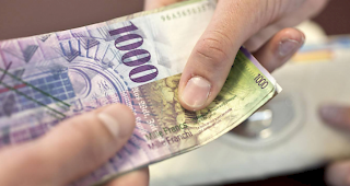 Keine &Auml;nderung. Die 1000-Franken-Note werde von der Bev&ouml;lkerung als Zahlungsmittel rege genutzt und werde demnach nicht abgeschafft, erkl&auml;rte die Schweizerische Nationalbank am Donnerstag.