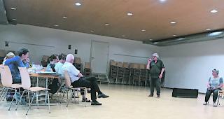 Wie ein Puzzle. Proben f&uuml;r &laquo;Der letzte Sander&hellip;&raquo;: Puzzleteile einander anpassen. 