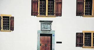 Angeklagt. Eine Frau, die erstinstanzlich wegen Rassendiskriminierung verurteilt worden ist, will vor dem Bezirksgericht Visp einen Freispruch erwirken.  