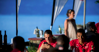 Genesung. Nach der am Donnerstag erlittenen Knieprellung sass Granit Xhaka am Freitag auf dem Velo-Ergometer. Nach jetzigem Stand sollte der Arsenal-Akteur rechtzeitig f&uuml;r die WM in Russland fit sein.