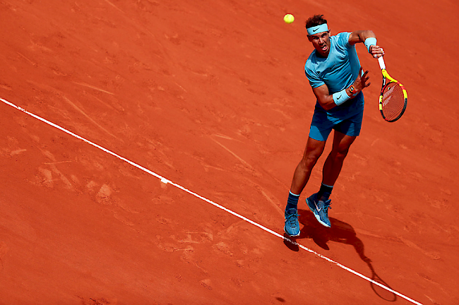 Locker. Rafael Nadal bezwingt Richard Gasquet problemlos in drei Sätzen mit 6:3, 6:2 und 6:2 und steht im Achtelfinal der French Open.