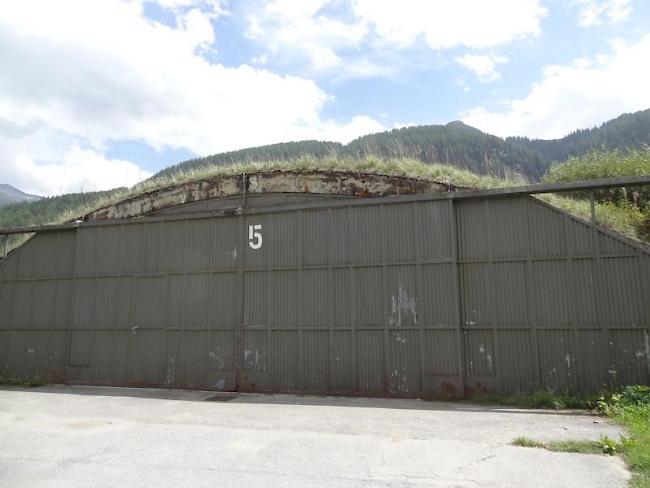 Am 15. Juni hat die Bevölkerung der Gemeinde Obergoms über den Entscheid von vier Hangars auf dem Flugplatz-Areal in Ulrichen zu entscheiden. 
