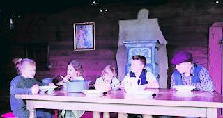 Damals in Bratsch. Viel Wissenswertes &uuml;ber das selbst gebackene Roggenbrot, Hauswurst, K&auml;se und Fleisch von der Hausmetzgete gab es in der Burgerstube zu erfahren. 