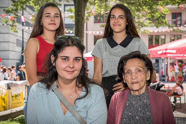 Emilia Amacker (13) und Giada Calabretto (14), Siders, Nathalie Mathieu (26), Visp, Ernestine Amacker (86), Agarn.