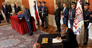 Neue Regierung. In Tschechien ist Andrej Babis erneut als Ministerpr&auml;sident vereidigt worden.